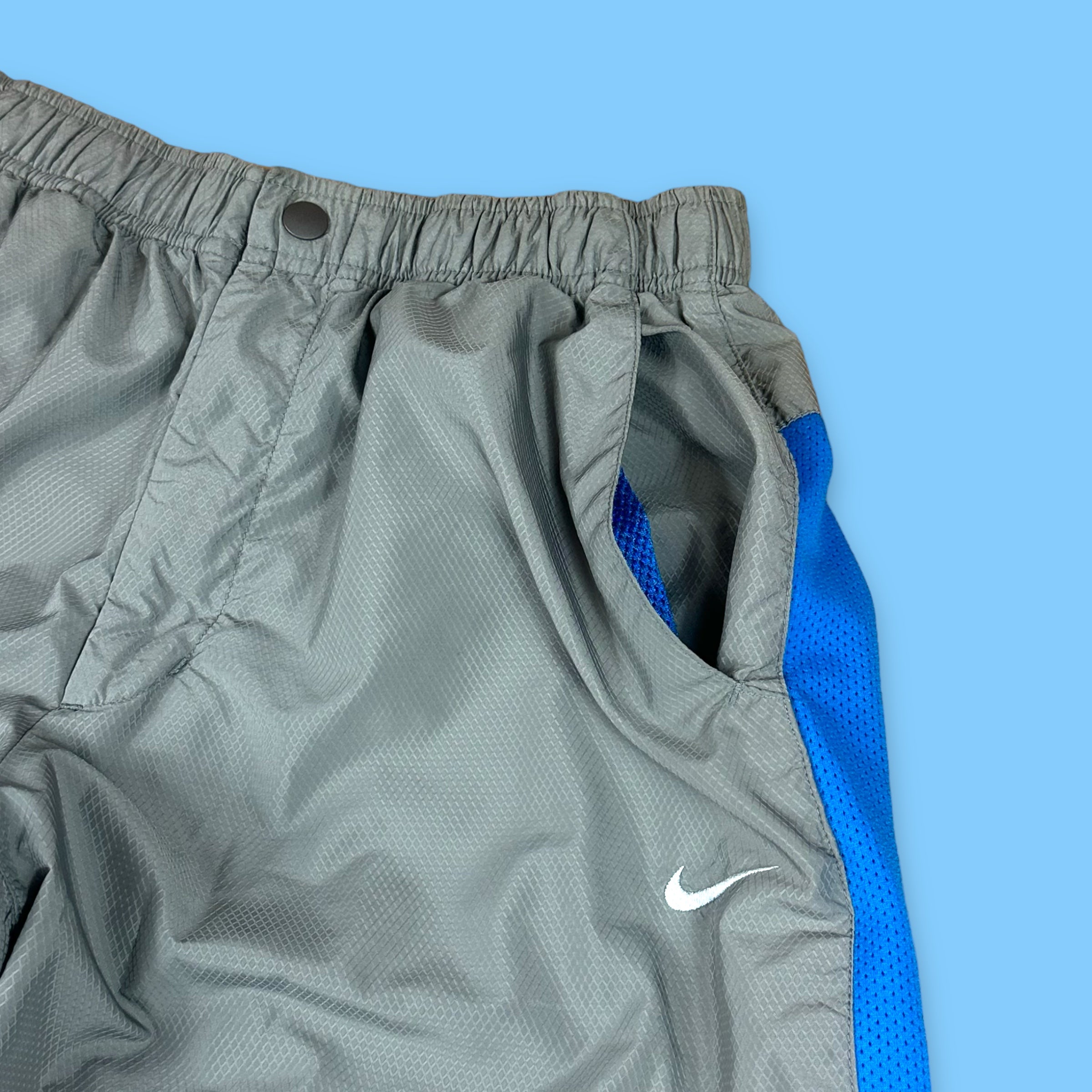 00’s Nike ‘iPod Series’ Mini Swoosh Shorts (M)